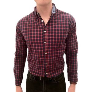 American Eagle Men’s Red Plaid Pattern Button-up